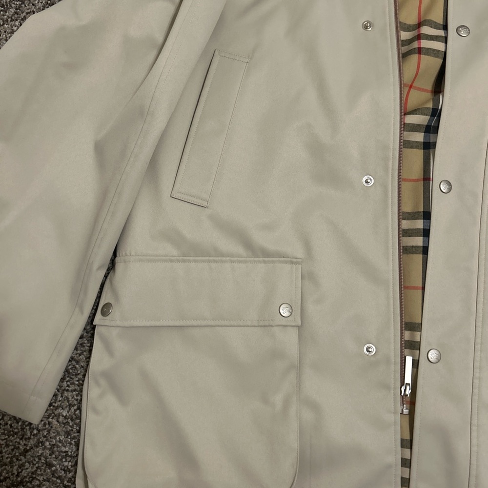 Burberry Classic Beige Men's rain Coat - Picture 3 of 7